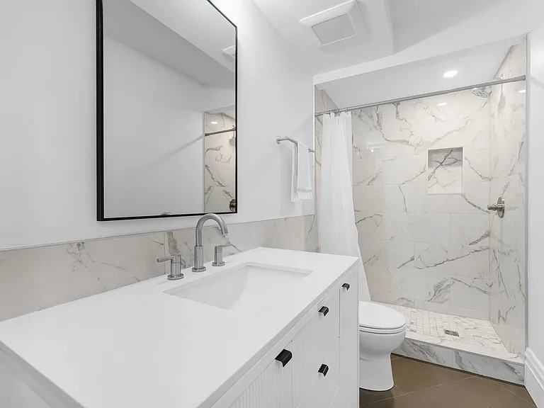121 Hopewell Ave #B — Photo 38