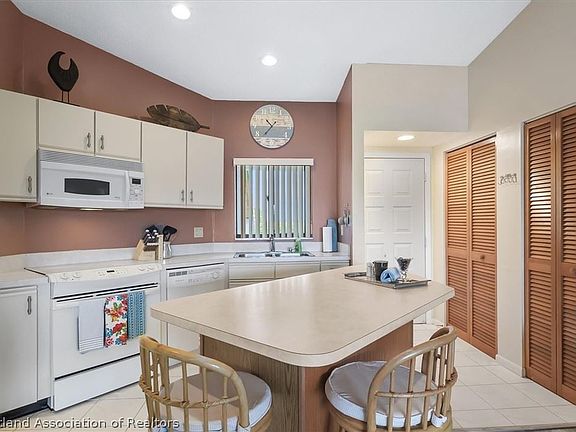 2nd image of 4845 Casablanca Cir #F-22