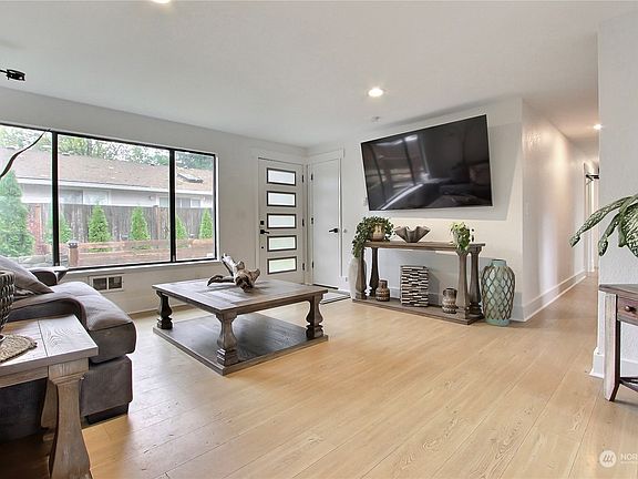 4th image of 2117 Conger Avenue NW