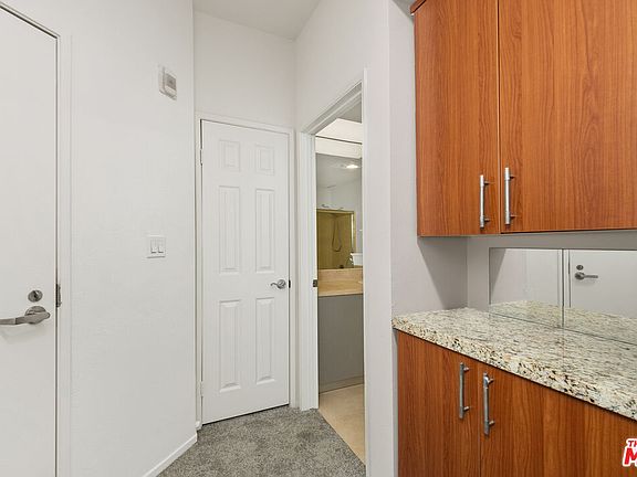 5th image of 620 S Gramercy Pl APT 223
