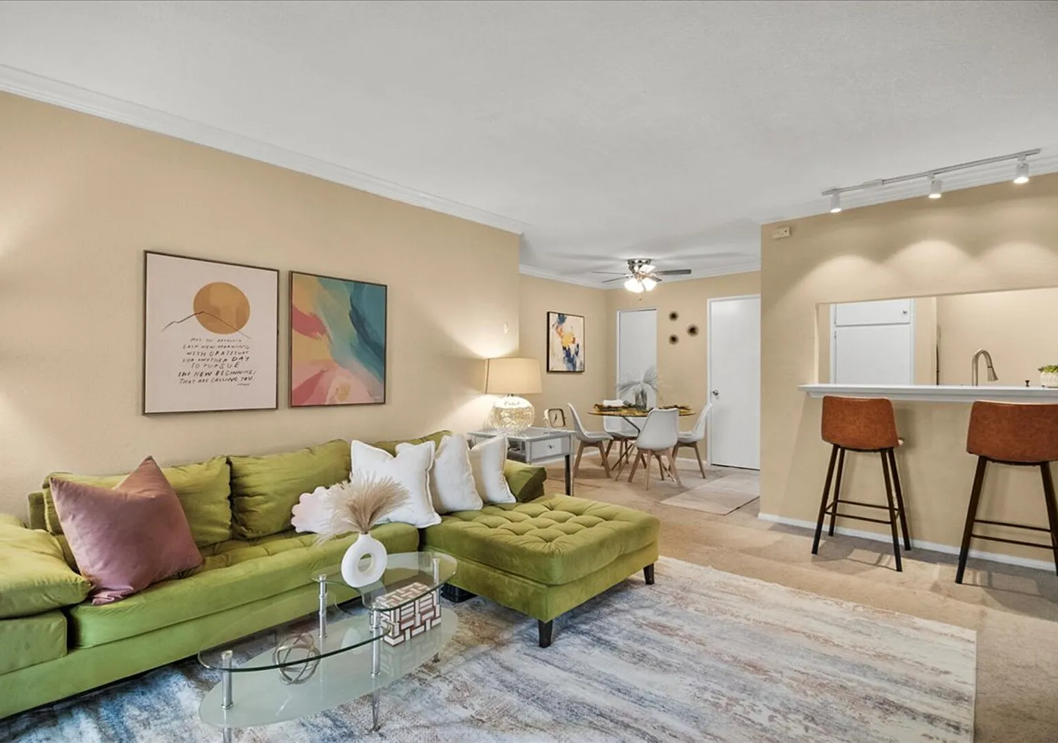 Gated 2Be1Ba Condo with Pool — Photo 2