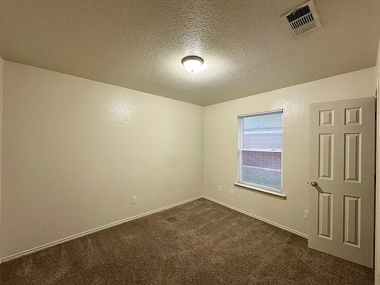 2403 Lavender Ln — Photo 36
