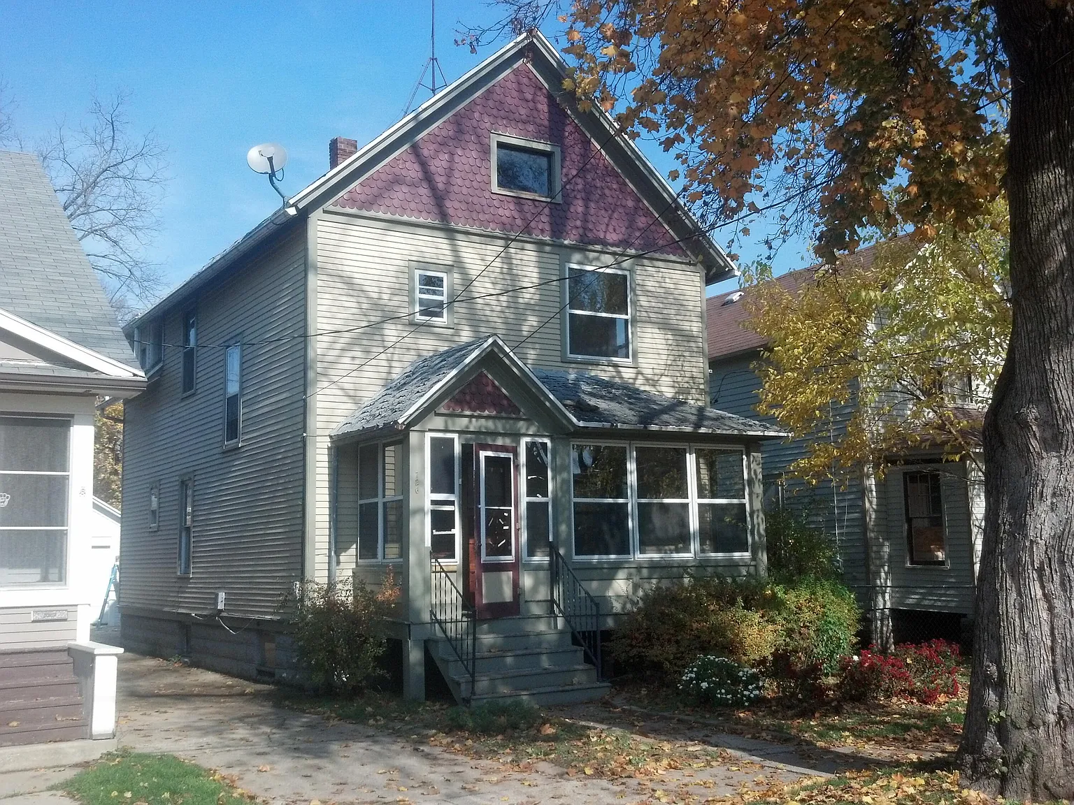 726 Forest St photo 1