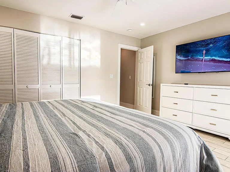 830 SW Santa Barbara Pl — Photo 60