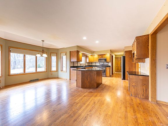 3rd image of 1819 W Aberdeen Dr