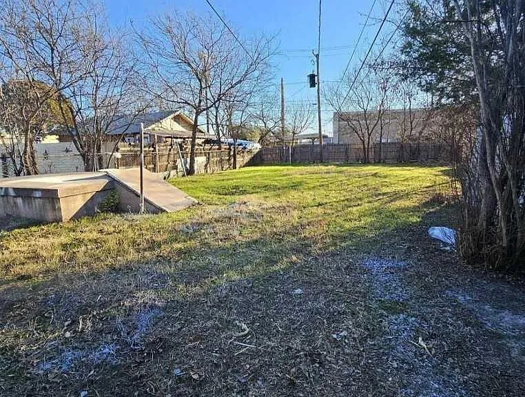 2503 Buchanan St — Photo 14