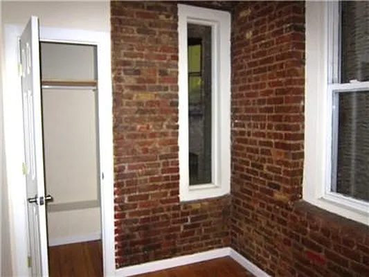 Rented by Adina Realty | media 32