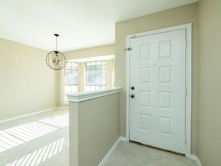2403 Bayberry Ln — Photo 4