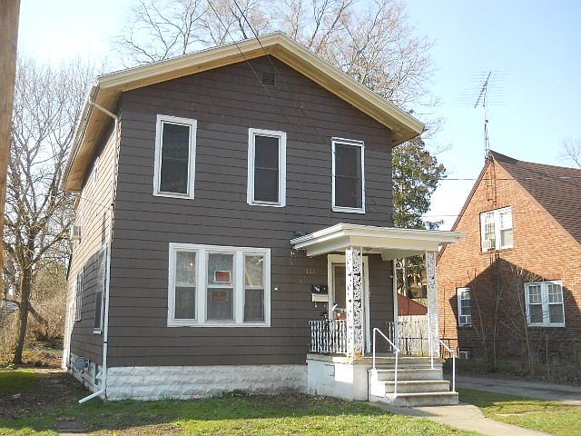 2nd image of 327 Van Buren St