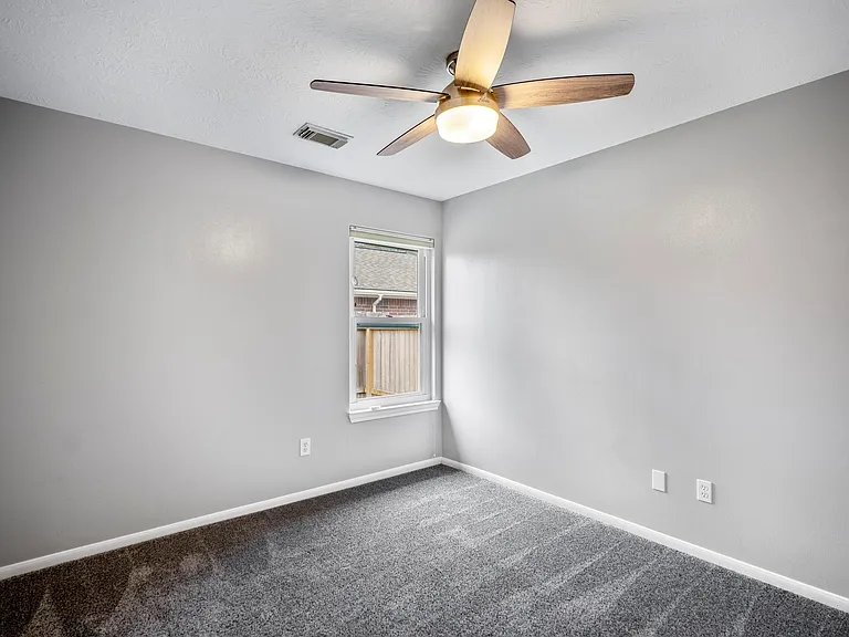 2923 Goldspring Ln — Photo 32