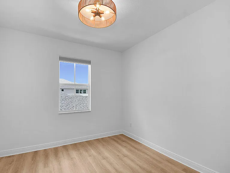 855 SW Heirloom Walk — Photo 33