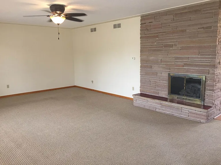 402 S Carr Ave — Photo 2