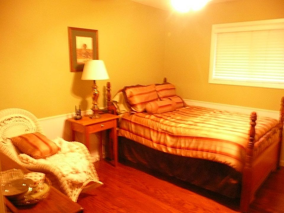 2nd image of 817 Cambridge Dr