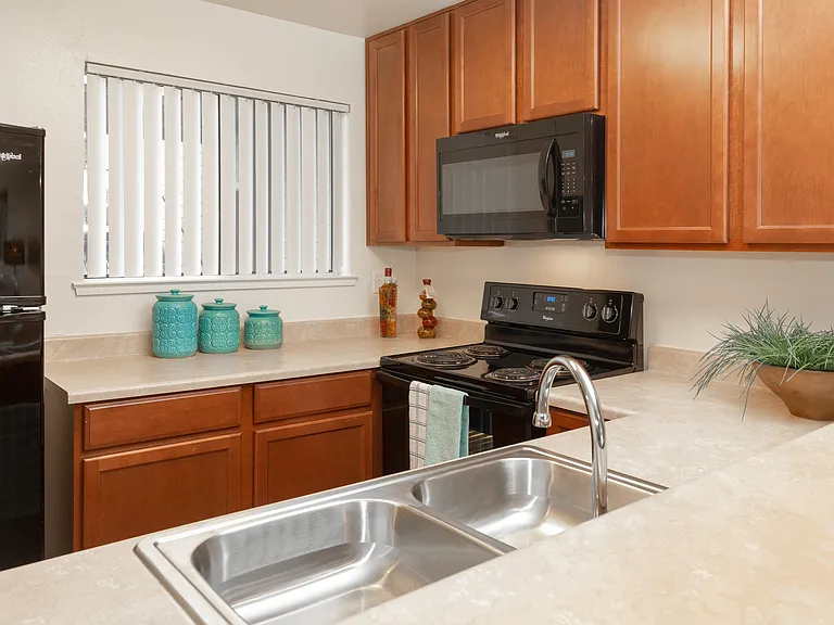 California Place Apartments — Photo 28