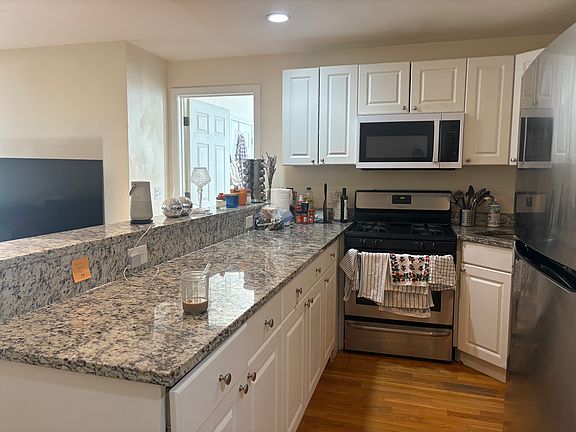 3rd image of 60 Egmont St #16
