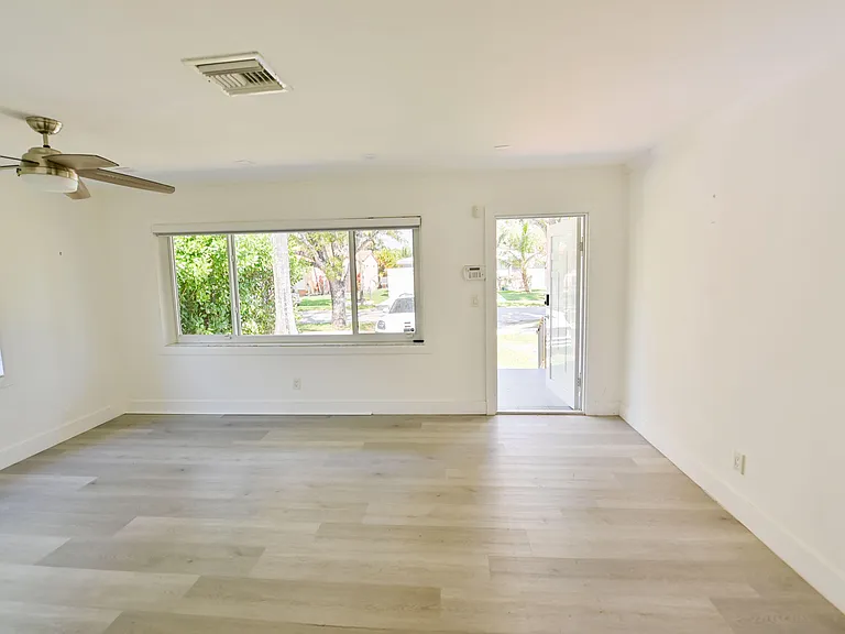 1532 Fletcher St — Photo 8