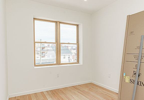 2nd image of 2828 W 17th St #4F