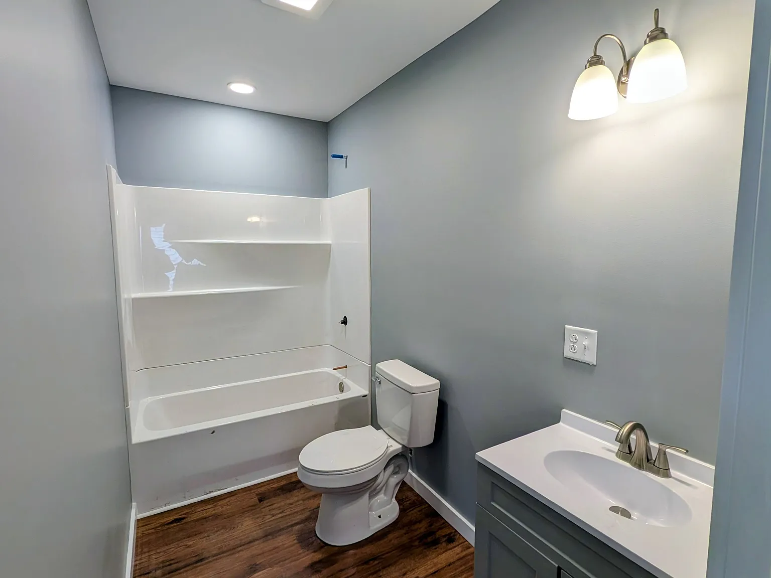 510-512 Columbia Street - 510 Upper — Photo 4