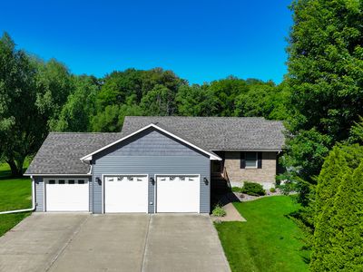 681 W Deer Creek Rd, Clinton, IA, 52732