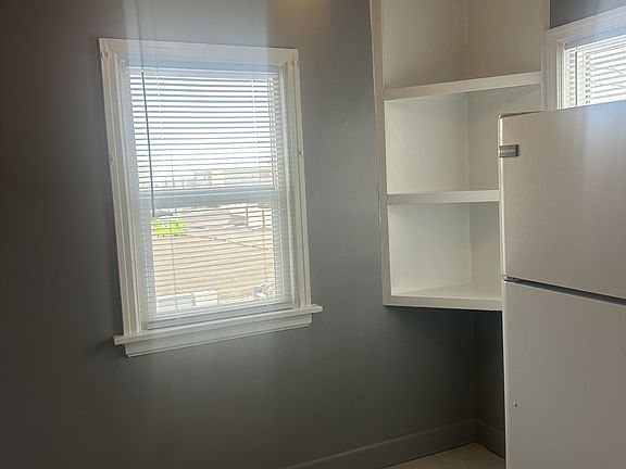 3rd image of 824 24th St #1