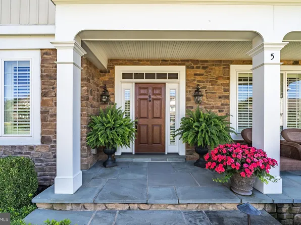 5 Fallbrook Ln, Glen Mills, PA 19342