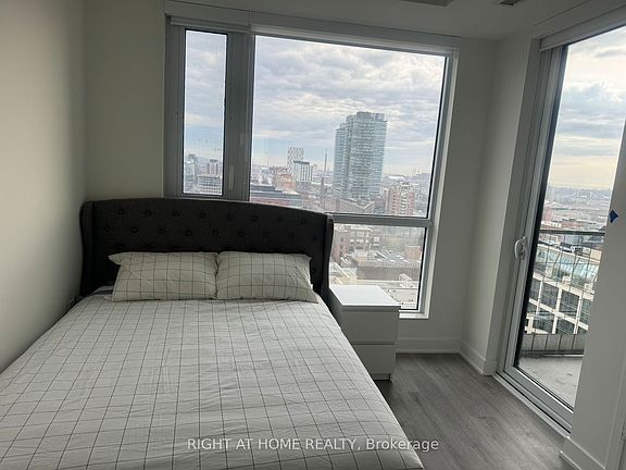 4th image of 70 Princess St #1610