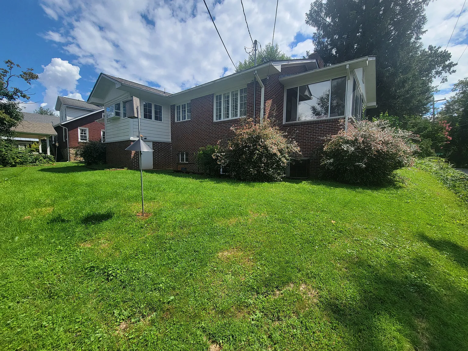 3 bed, $2,500 — Photo 1