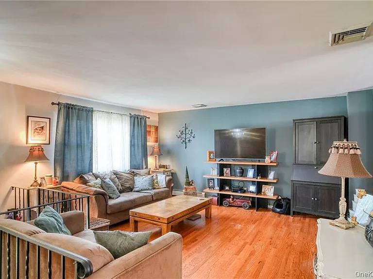 10 Capital Dr — Photo 5