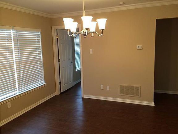 4th image of 610 Hillside Cir