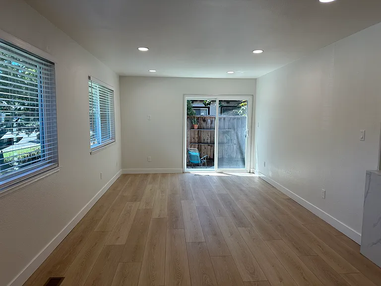 Flex space (can be study, den, etc)