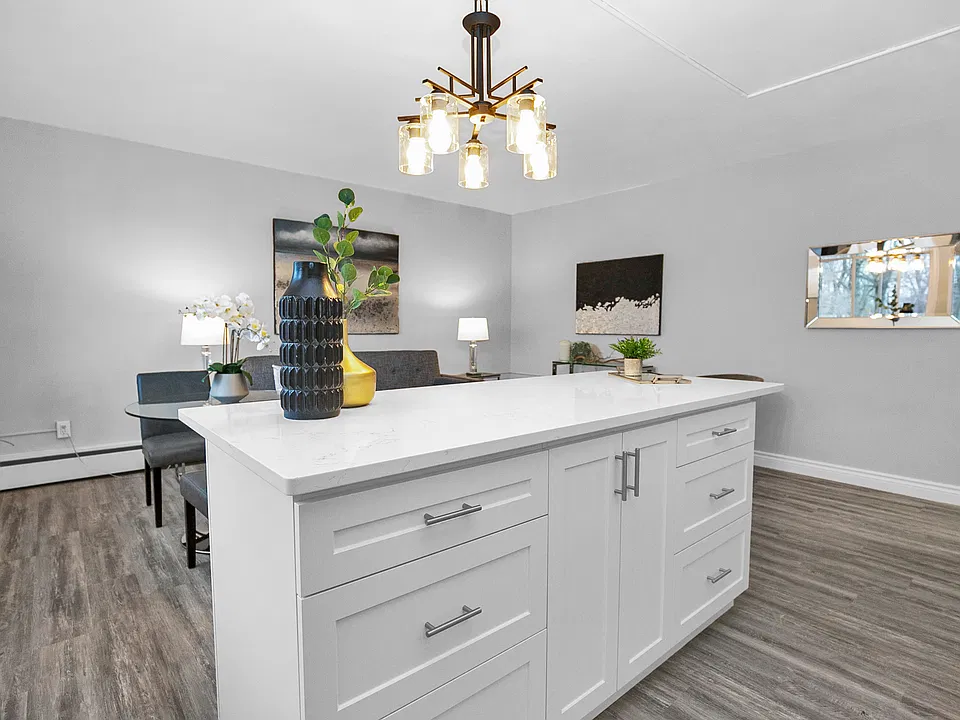 385 Melvin Ave #305