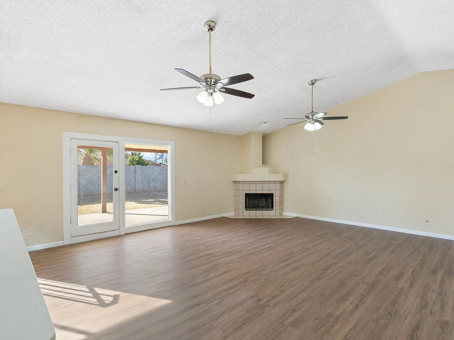 3 bed, 1400 sqft, $2,000 — Photo 4