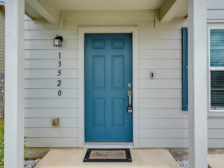 13520 Knights Branch Dr — Photo 2