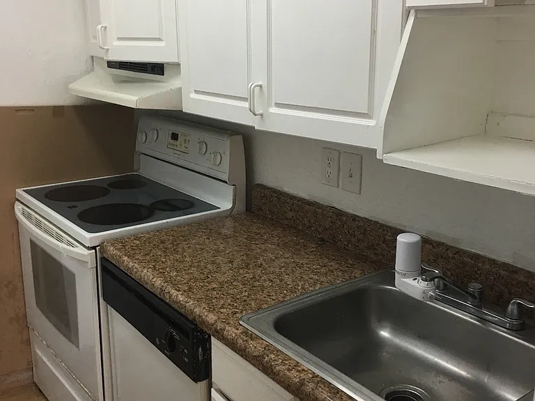 748 Ridenhour Cir #748 — Photo 4