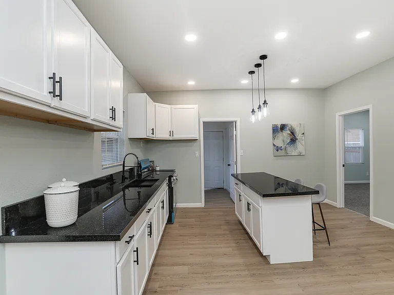401 N Madison Ave — Photo 11