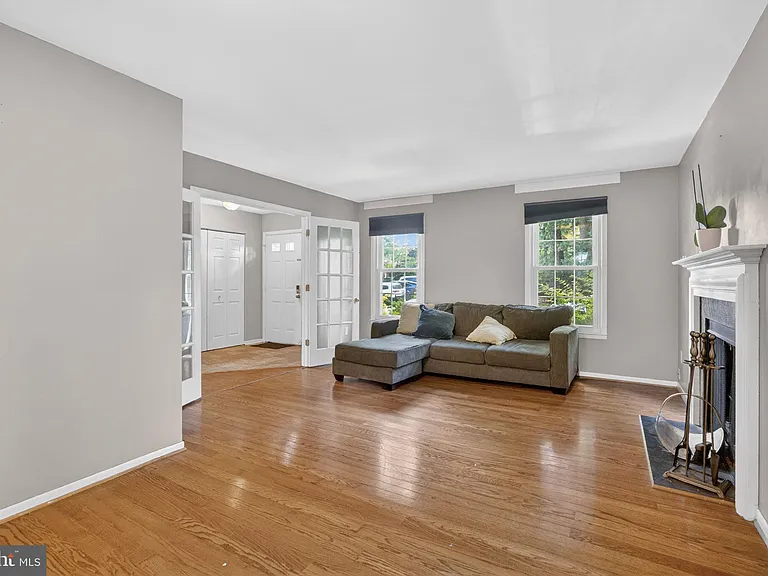 9821 Owens Ct — Photo 10