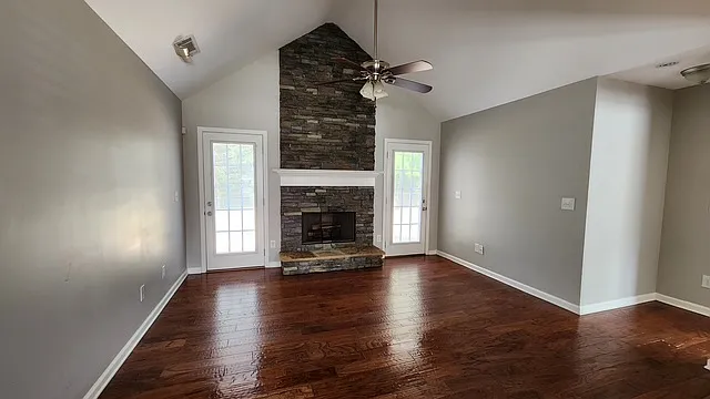 1407 Princeton Dr - 1 — Photo 2