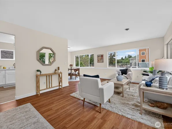 4042 5th Avenue NE, Seattle, WA 98105
