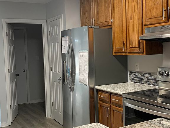 2nd image of 2555 Houston Cir