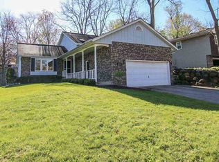 1513 Deerwood Dr, Madison, WI 53716