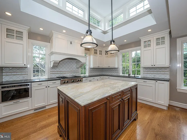101 E Brookhaven Rd — Photo 25