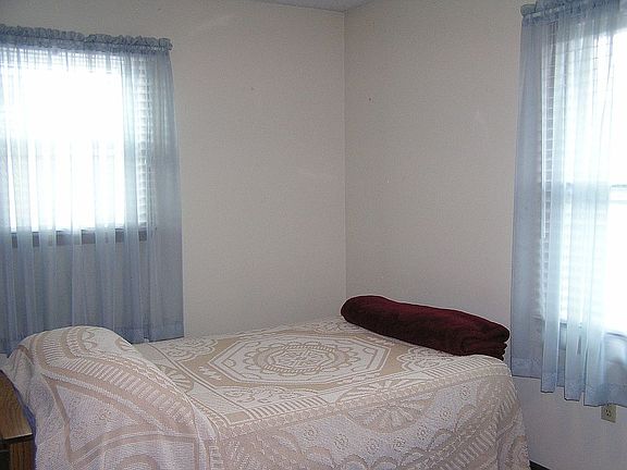 4th image of 449 Springfield Dr