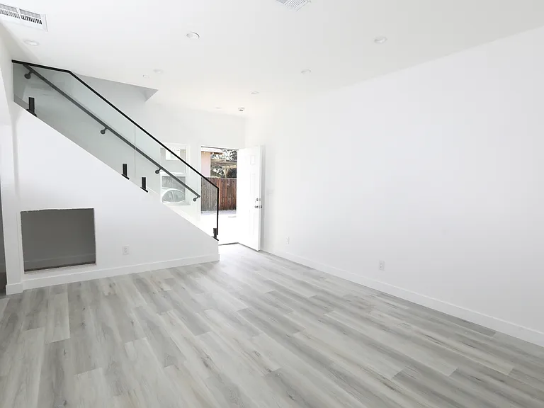 116 N Heliotrope Ave #A — Photo 2