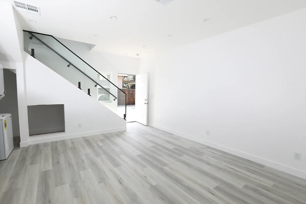 Building Photo - 116 N Heliotrope Ave #A