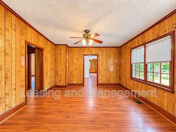 5th image of 211 W Poplar St #A
