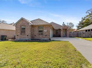 2402 Pleasant Rose Cir, Bryan, TX 77808
