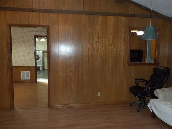 5th image of 404 Crystal St