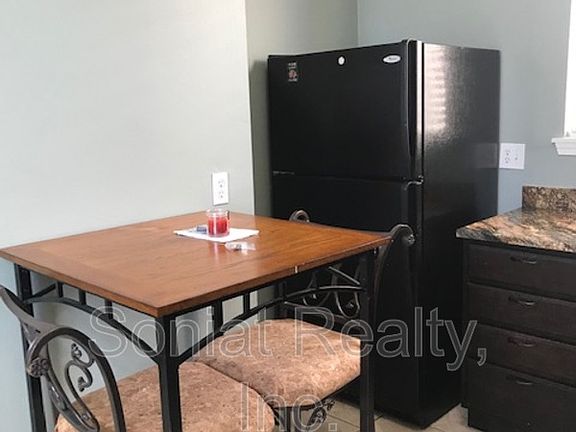 2nd image of 2711 Aubry St