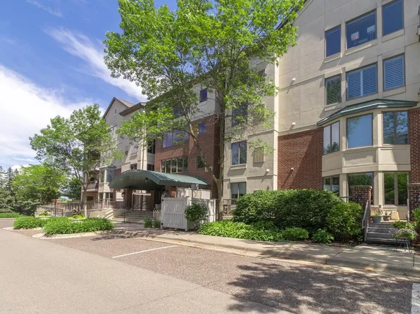 5225 Grandview Sq APT 414, Edina, MN 55436