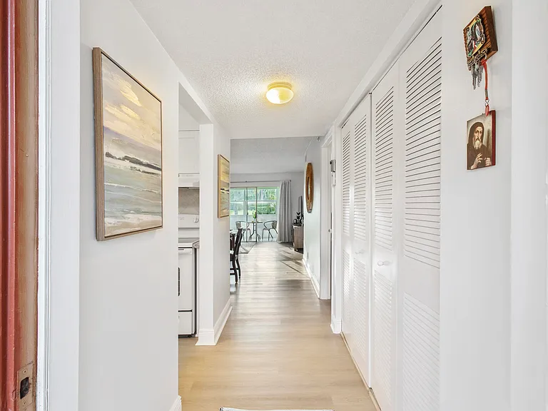 20 Abbey Ln #102 — Photo 2
